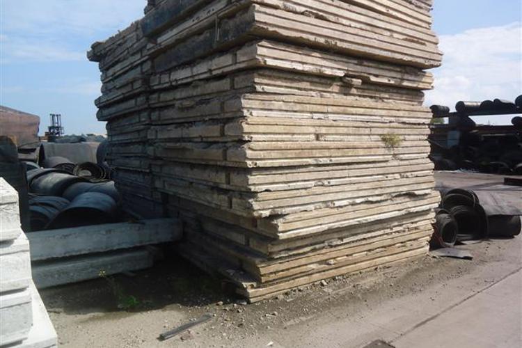 Stapel Betonplaten - Dam Beton