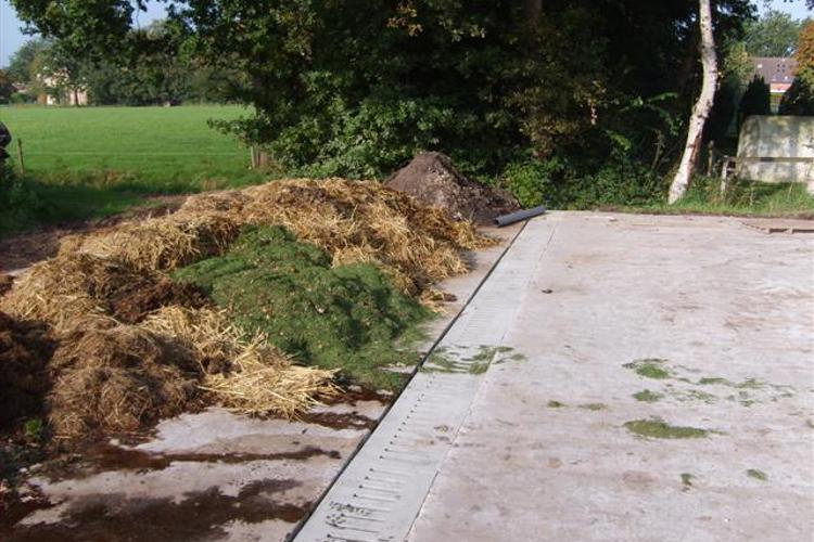 U-goot met betonroosters - dam beton