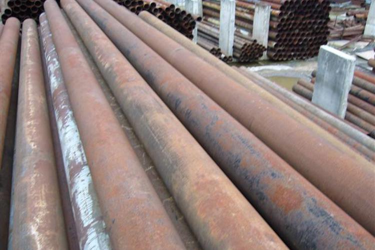 stalen buizen - dam beton