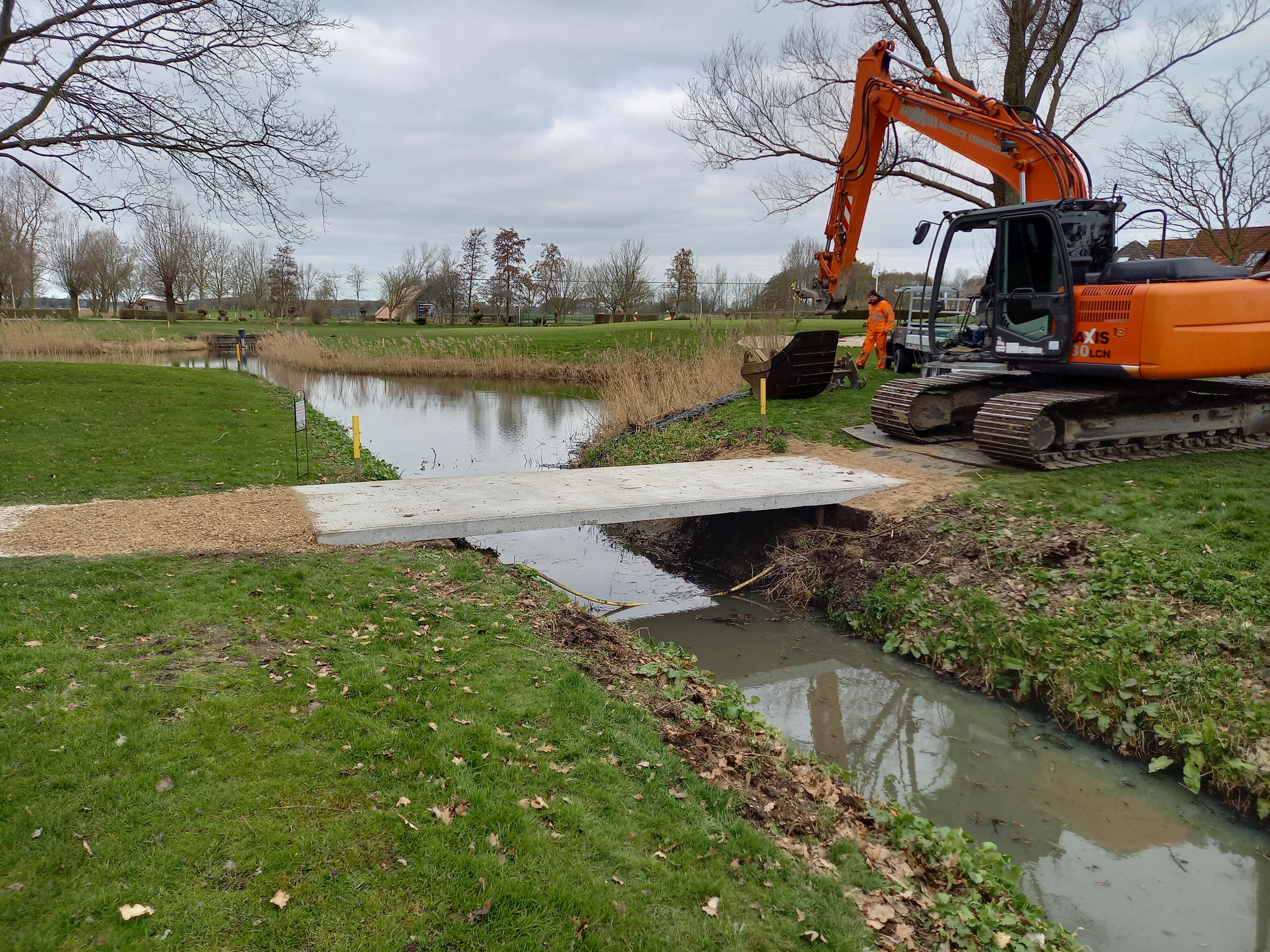 Defensieplaat als (tijdelijke) brug