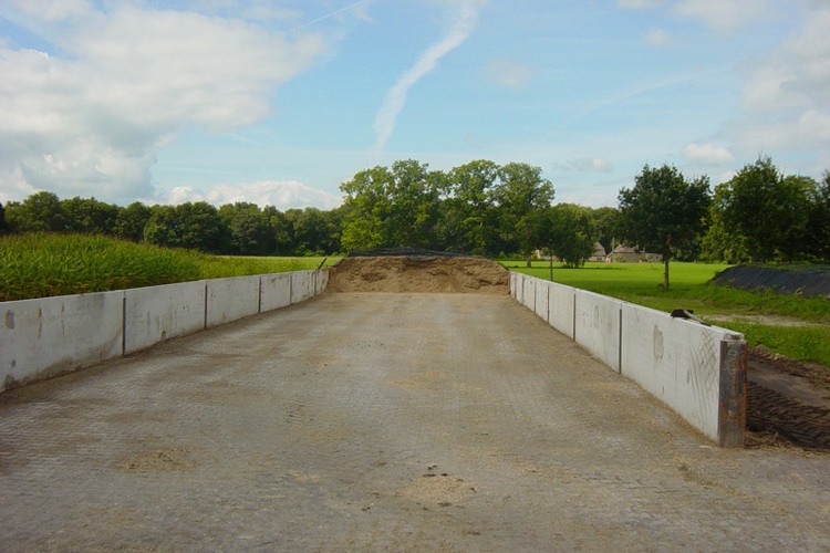 Kanaalplaten als sleufsilo - Dam Beton