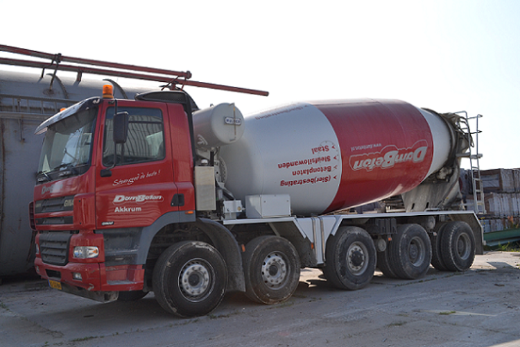 betonmortelwagen dam beton