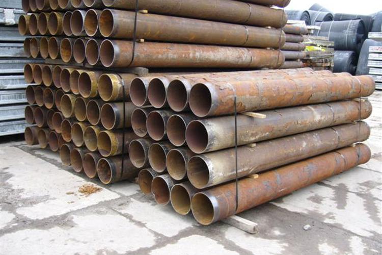 stalen buizen - dam beton