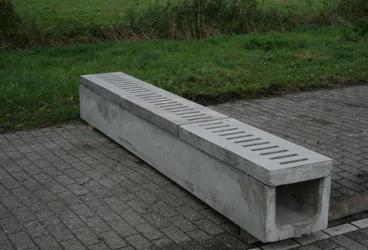 U-goot met betonroosters